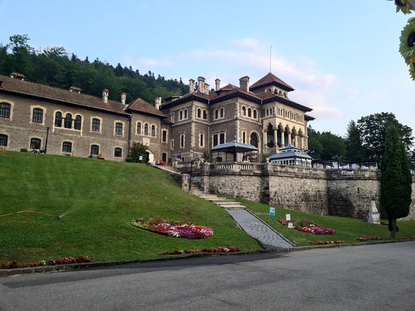 Prachtvolles Cantacuzino Schloss besichtigen