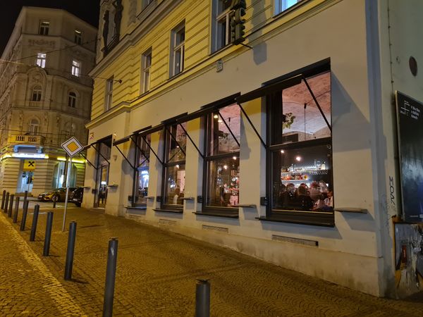 Stylischer Brunch und Interieur
