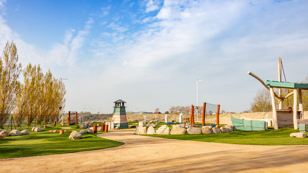 Spaß beim Adventure Golf