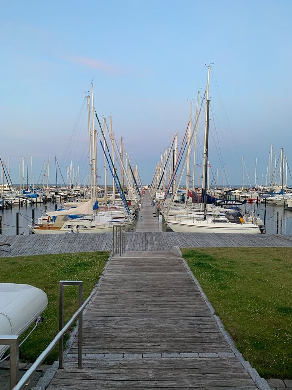 Segel setzen im Segelclub