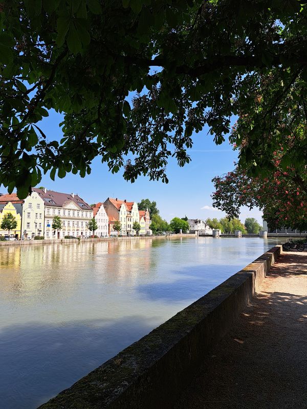 Italienische Küche am Fluss