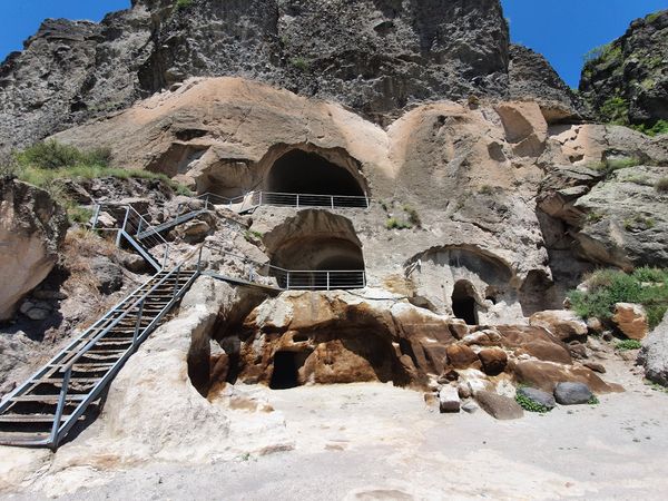 Erkunde die Höhlenstadt Vardzia