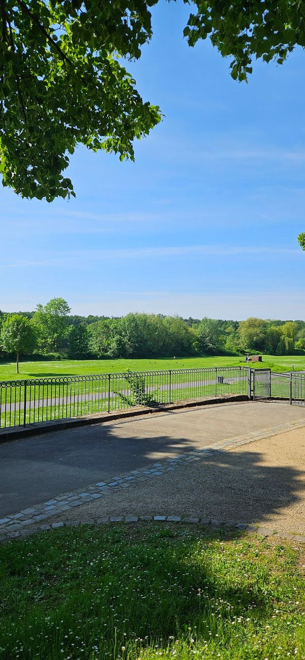 Picknick im historischen Park