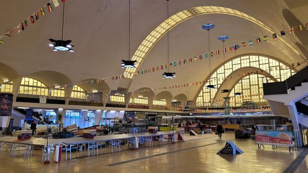 Markthalle voller kulinarischer Schätze