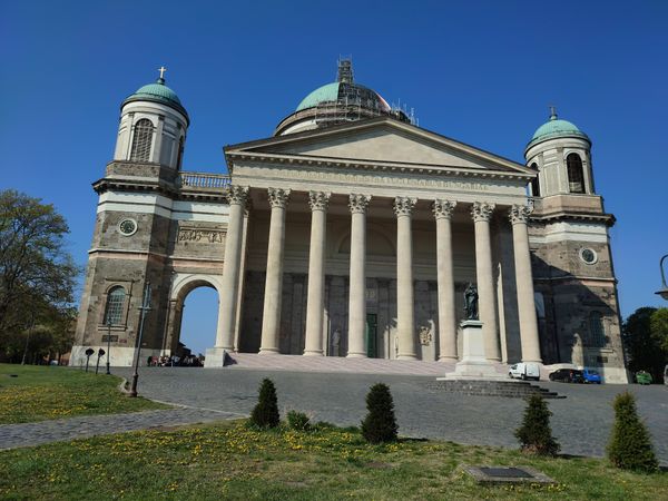 Bewundern Sie die mächtige Esztergom Basilika