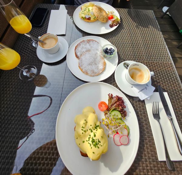 Frühstück mit Aussicht in lockerem Ambiente