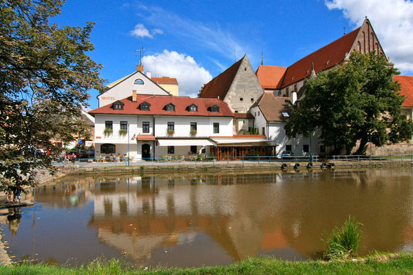 Regionale Küche direkt am Fluss genießen