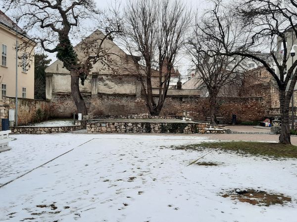 Sucht nach der Johannes-Nepomuk-Kapelle im Karl-Ludovsky-Park