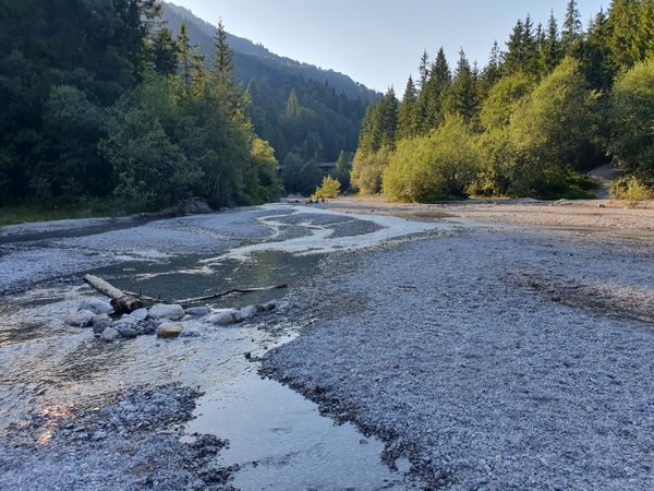 Familienwanderung durch die Klamm