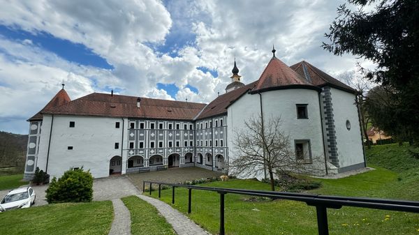 Einzigartiges Kloster mit alter Apotheke