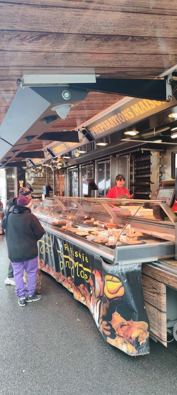 Entdecke lokale Delikatessen und Handwerk