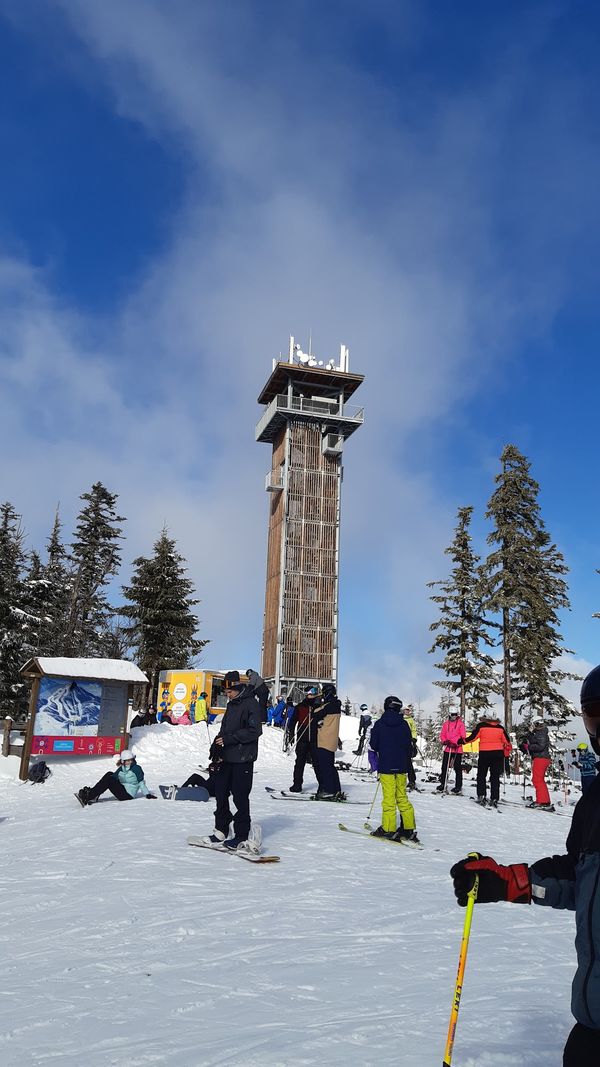 Adrenalin pur: Ski und Bike Action