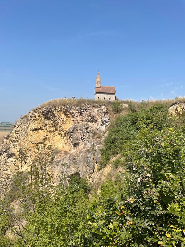 Idyllische Kirche mit Geschichte