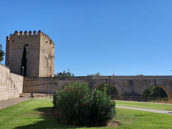 Historische Brücke mit atemberaubender Aussicht