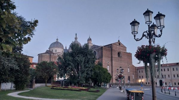 Beeindruckende Kirche mit heiligen Reliquien