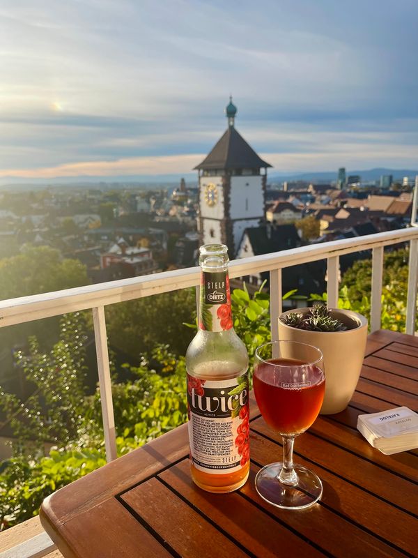 Atemberaubende Aussicht mit saisonalen Spezialitäten