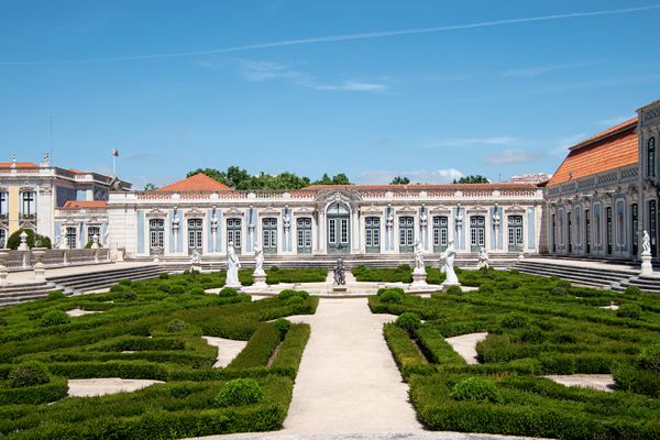 Rokoko-Schloss mit prächtigen Gärten
