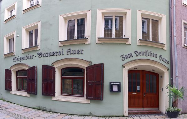 Traditionelles Weißbier in uriger Atmosphäre