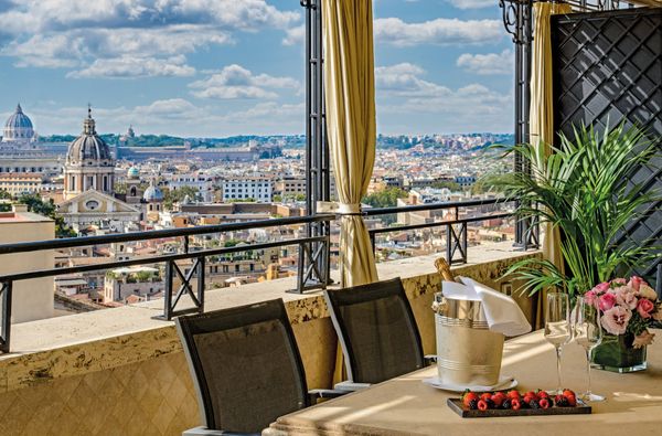 Luxuriöse Auszeit mit Panoramablick vom Dach des Hassler