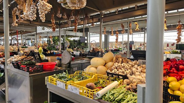 Historischer Markt voller Leben