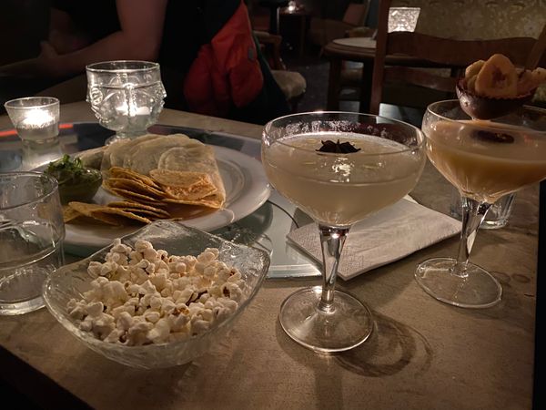 Kreative Cocktails in Bohème-Atmosphäre