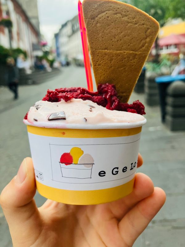 Frisches Eis in handgemachten Sorten