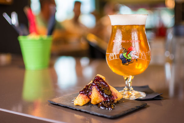 Craft-Biere und Tapas genießen
