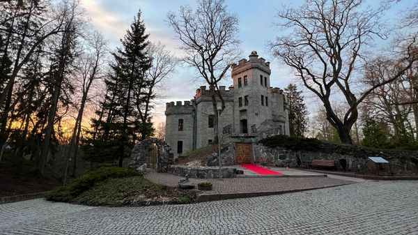 Märchenschloss inmitten der Natur