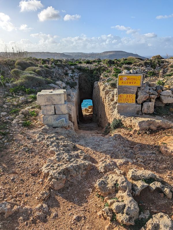 Höhlenblick auf Ramla Bay