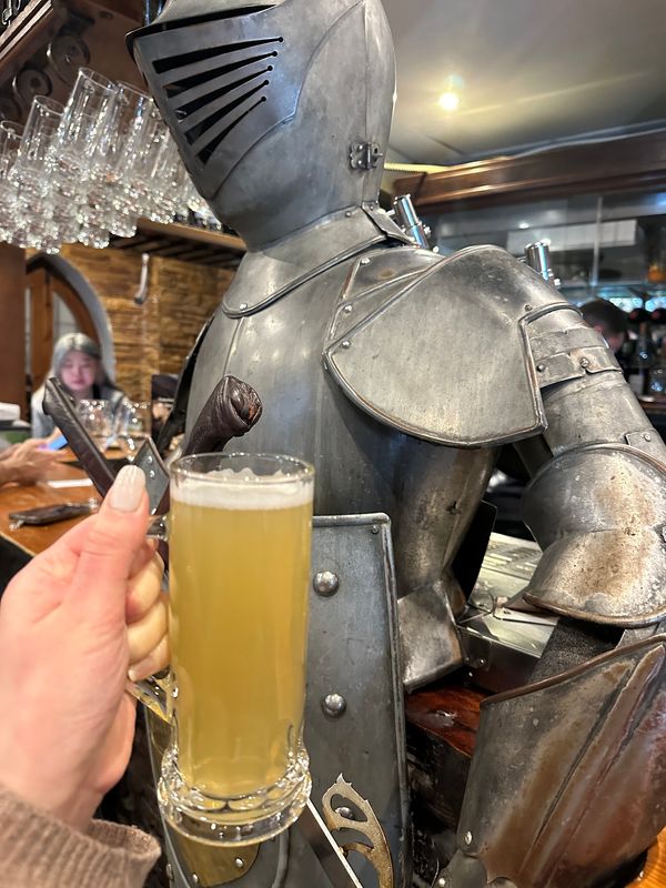 Entspannte Tapas-Bar mit Bierauswahl