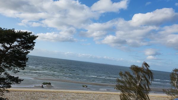 Sonniges Strandvergnügen genießen