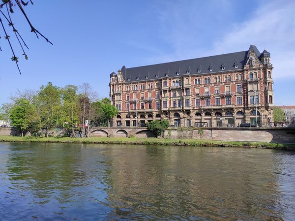 Art Nouveau trifft auf ägyptische Ästhetik