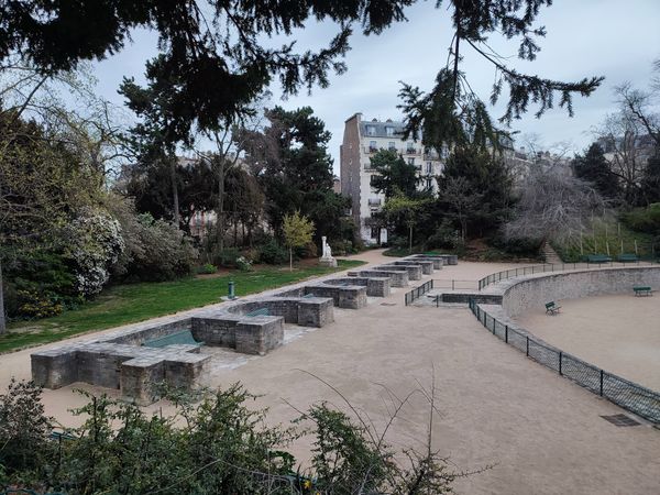 Pétanque in historischem Ambiente