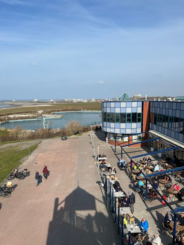 Sommerabende mit Meerblick genießen