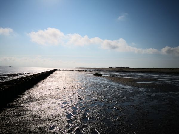 Weitläufiger Strand für Familienabenteuer