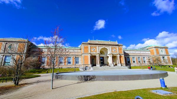 Tauche ein in Dänemarks größte Kunstsammlung