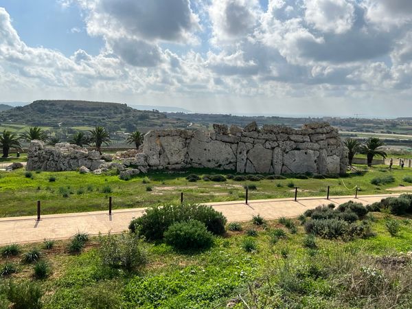 Mystische Steinzeittempel erkunden