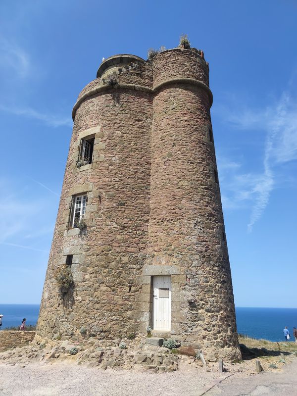 Atemberaubende Klippen & Leuchtturm