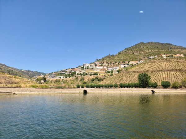 Malerische Bootsfahrt auf dem Douro