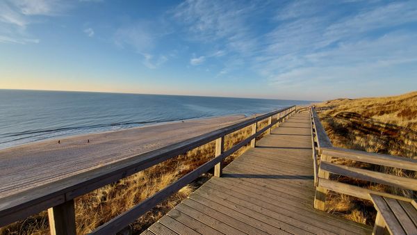 Endlose Spaziergänge am weißen Sandstrand