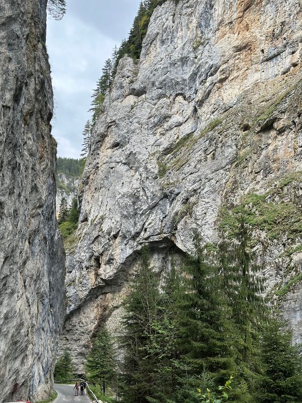 Atemberaubende Schlucht & Höhlenerkundung