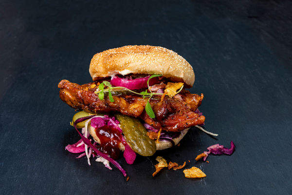 Saftiges Pulled Chicken Sandwich