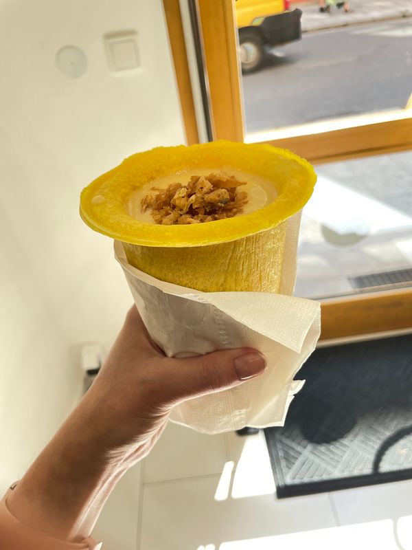 Vegane Suppen im essbaren Tiegel