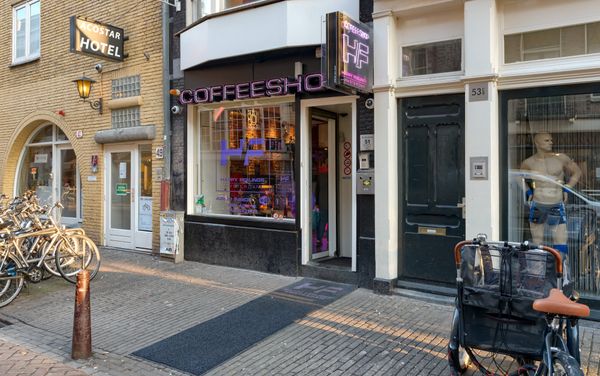 2D-Erfahrung in gemütlichem Coffeeshop