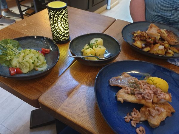 Gemütliches Ambiente mit lokalen Spezialitäten