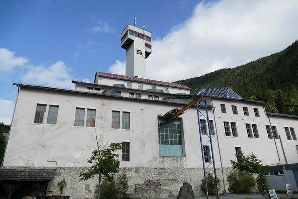 Unterirdische Konzerte und Theater