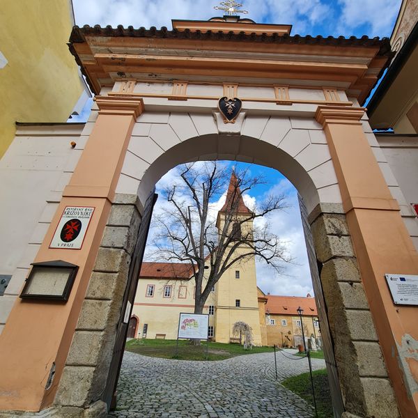 Familienzeit im historischen Kloster