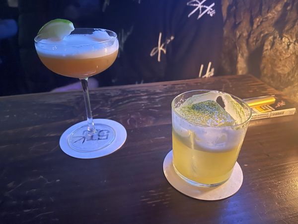 Geheime Cocktailbar mit verstecktem Eingang