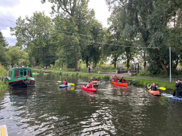 Kajakfahren mit in der Stadt