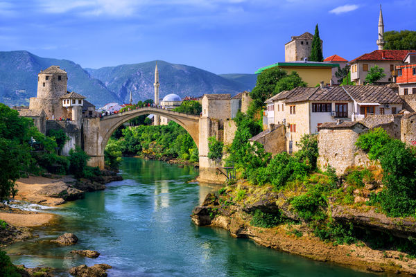 Historische Brücke mit atemberaubender Aussicht